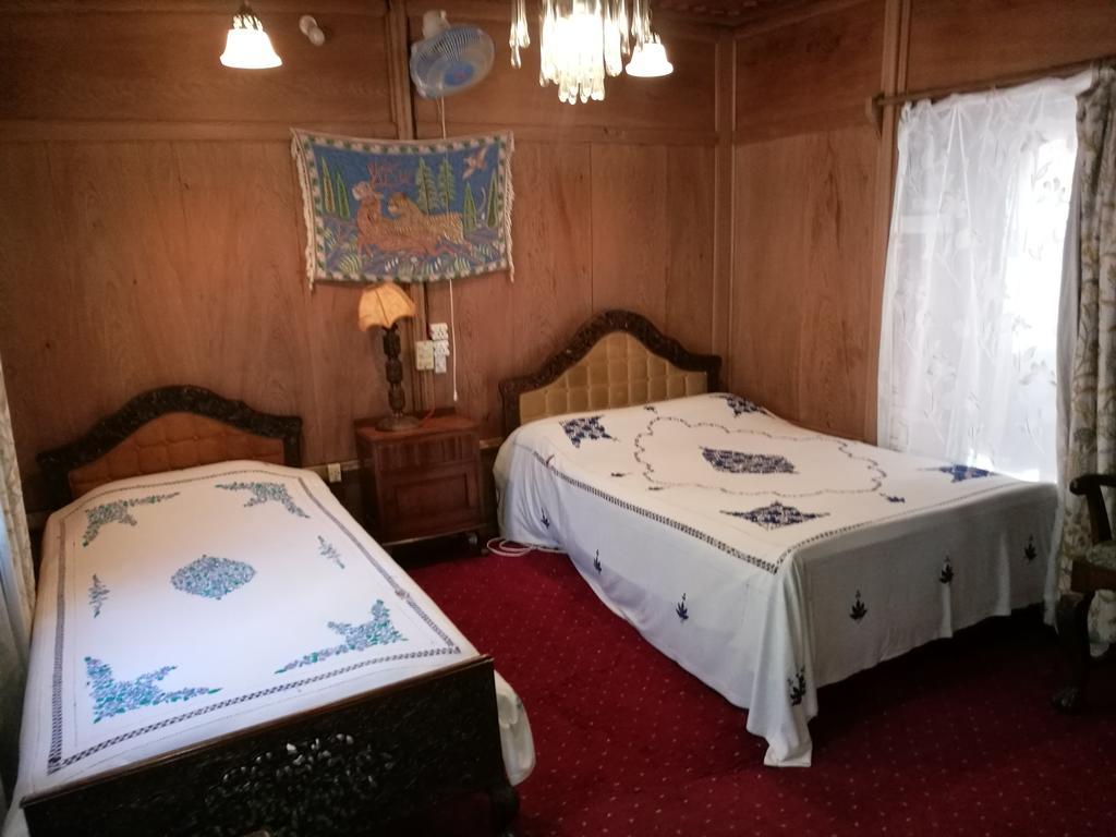 House Boat Hardy Palace Srīnagar Exterior foto