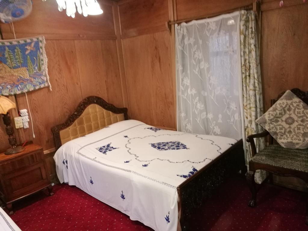 House Boat Hardy Palace Srīnagar Exterior foto